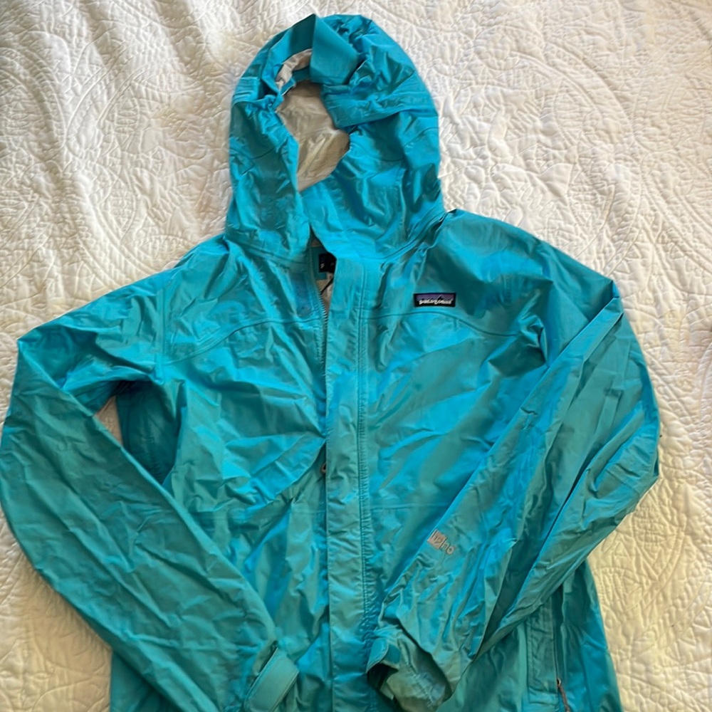 Patagonia Rain Jacket w small hole